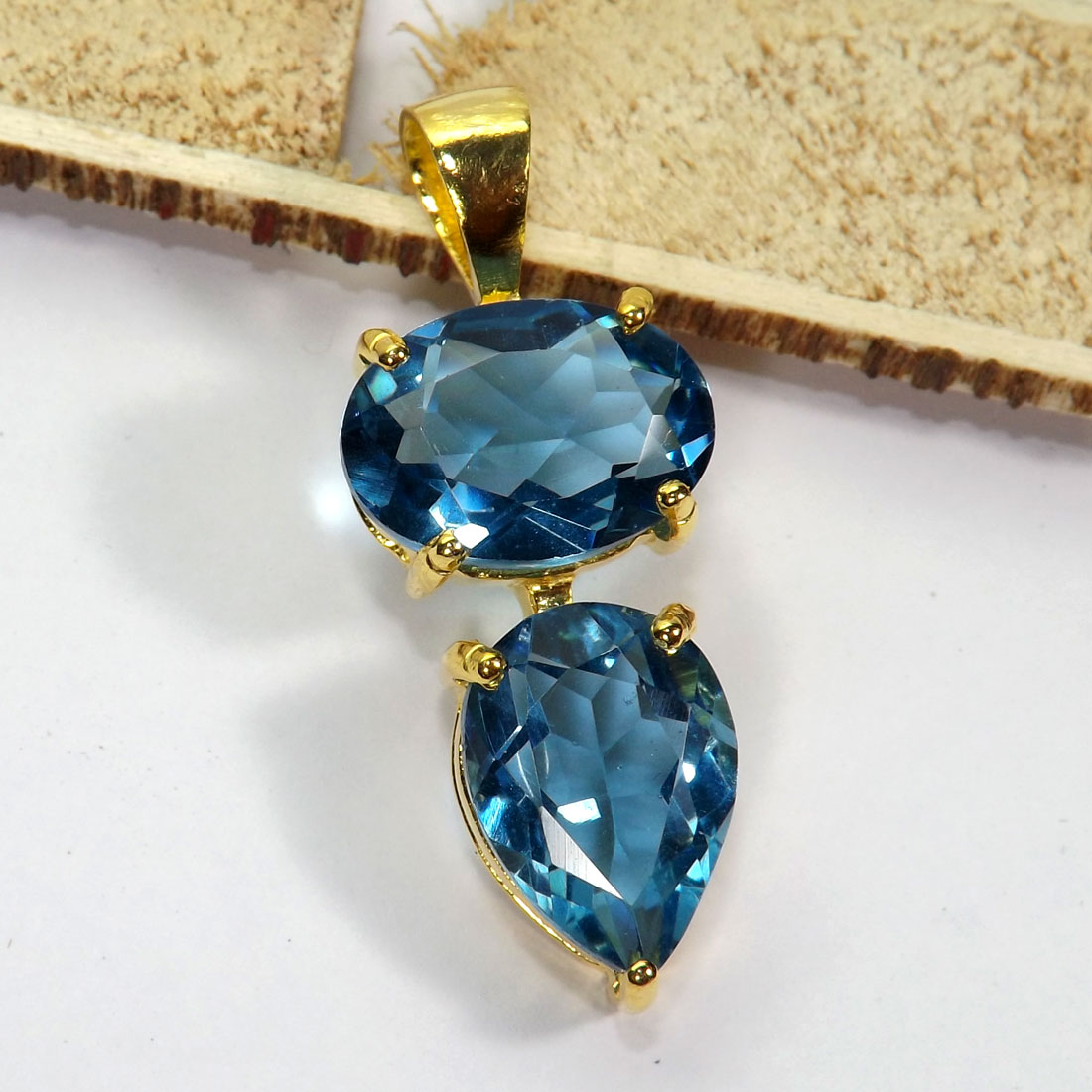 BLUE HYDRO GLASS O - PSP998- Stunning Design Hydro Glass Brass Pendant